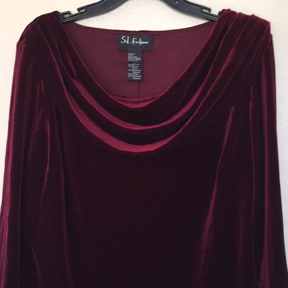S.L. Fashions Burgundy Vevelt top size 14